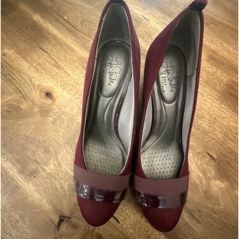 NWOT Women's Dark Red LifeStride Parigi Wedge Size 8.5